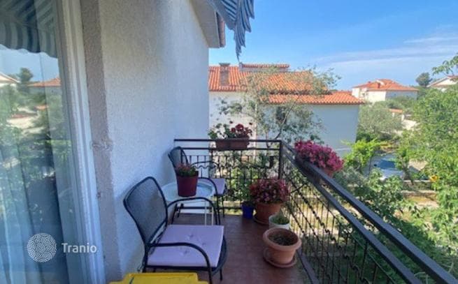 3-Bedroom House 420 m² in Pula, Dalmatia, photo 4