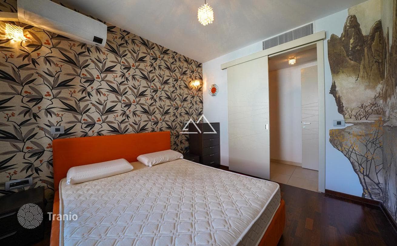 2-Bedroom Apartment 100 m from the Beach in Budva