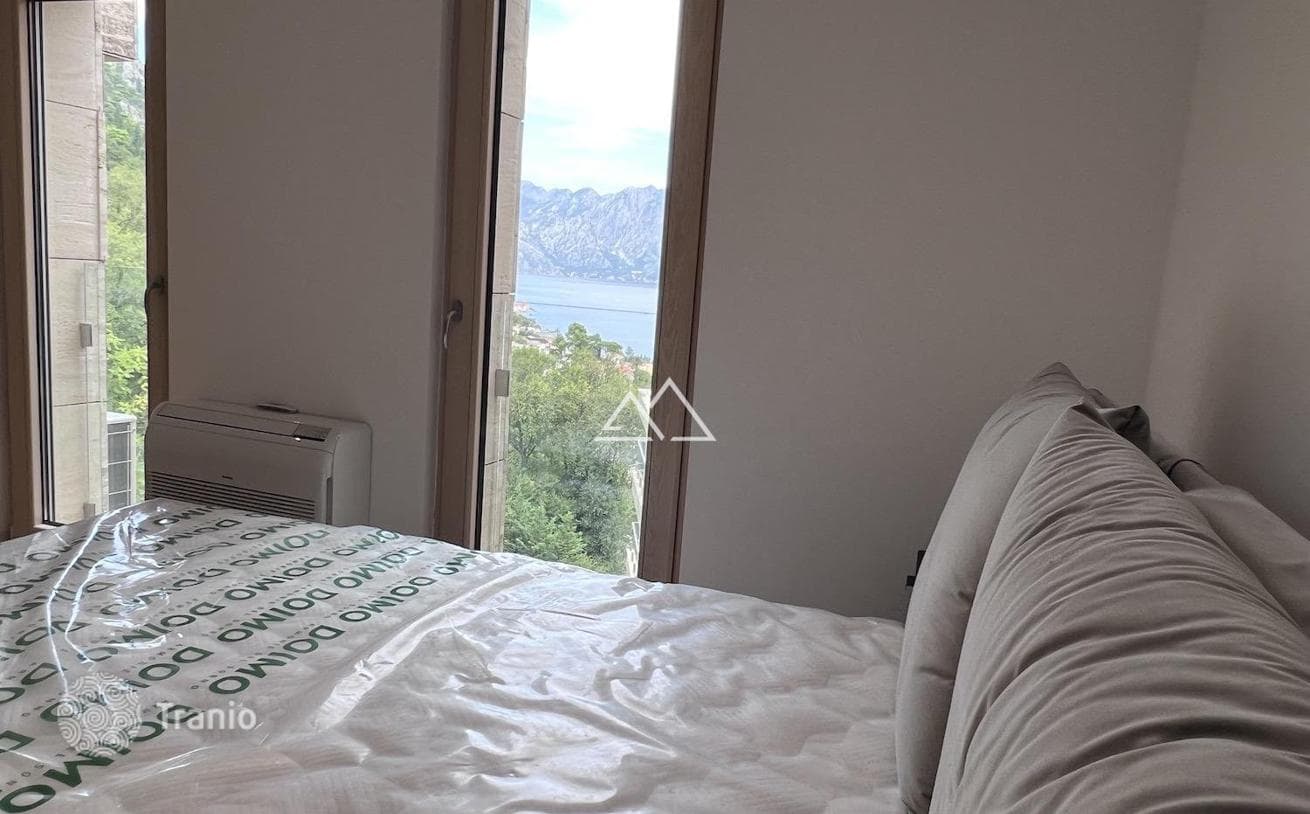 3-Bedroom Apartment with Bay View in Kotor, photo 2