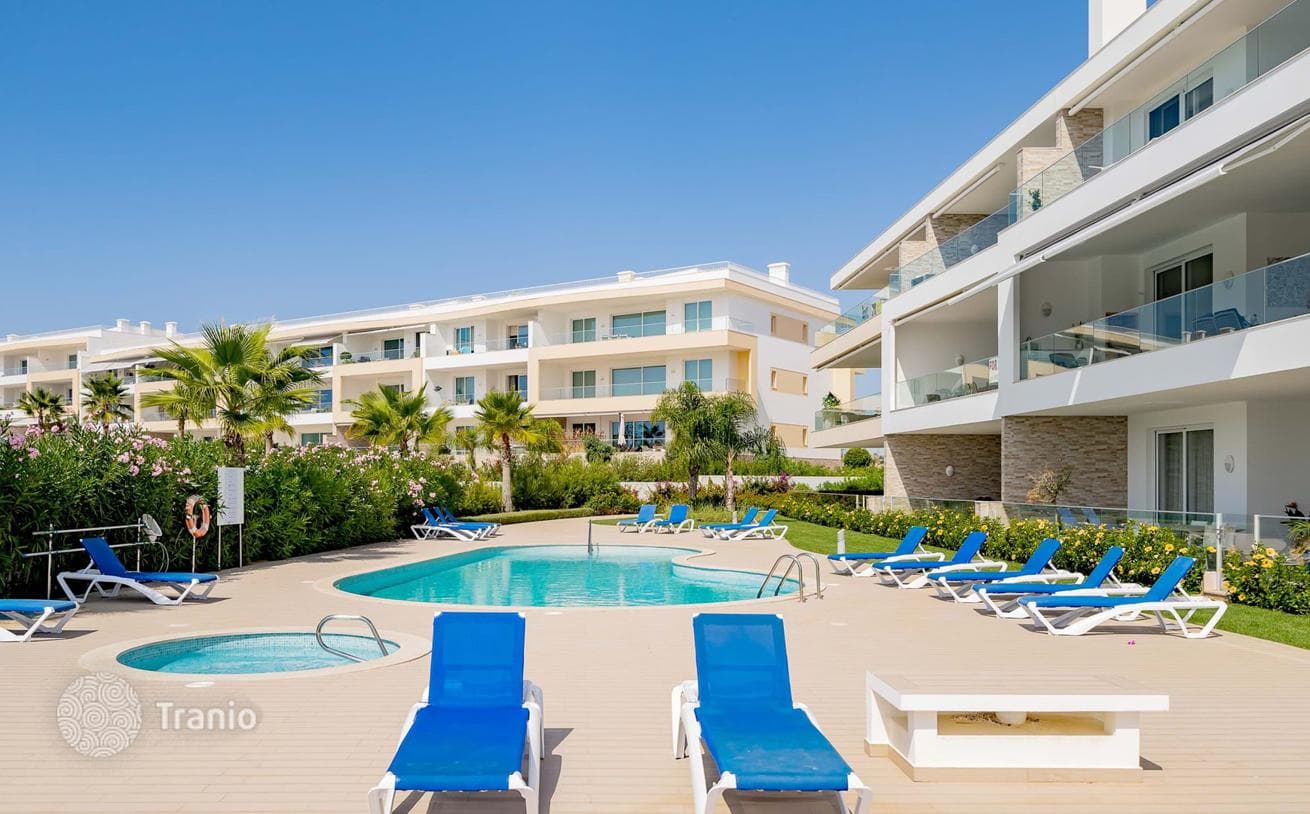 2-Bedroom Apartment with Roof Terrace and Sea View in Lagos, Algarve, photo 2