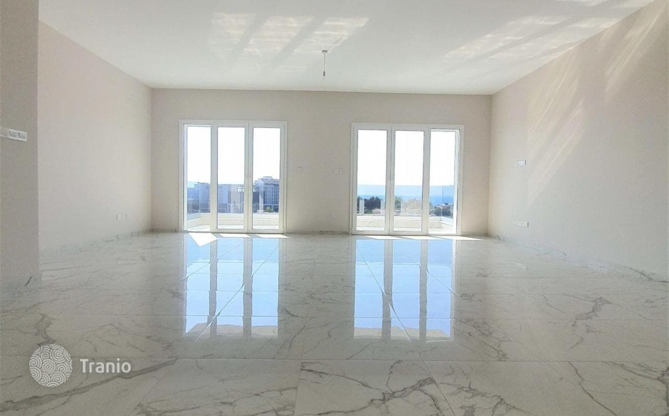 2-Bedroom Apartment with Sea View in Agios Tychonas, Limassol, photo 5