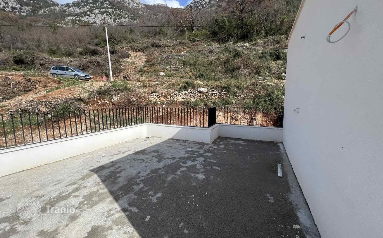 3-Bedroom Villa with Roof Terrace in Budva, photo 2