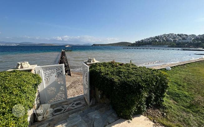 Luxury Waterfront Villa with Private Pool and Beach in Bodrum, photo 4