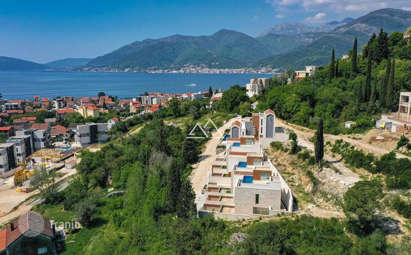 2-Bedroom Townhouse with Private Pool and Garage in Tivat, photo 3