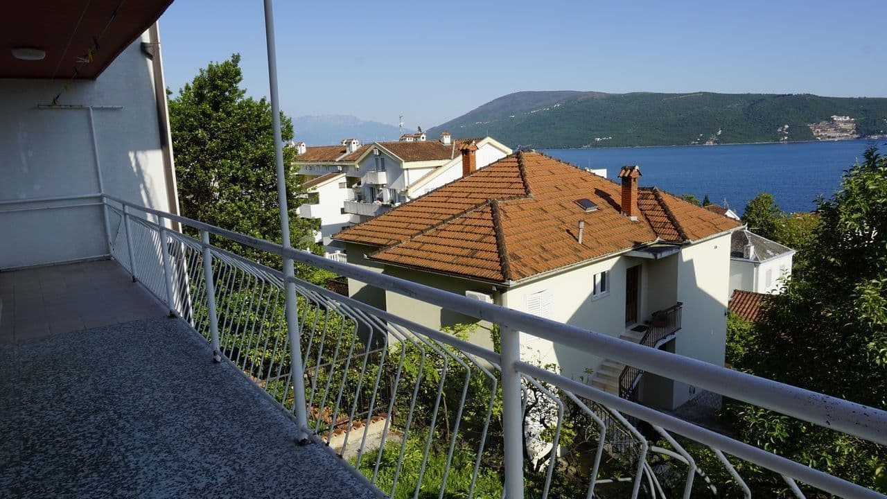 Квартира в Херцег-Нови, Черногория, 160 м²