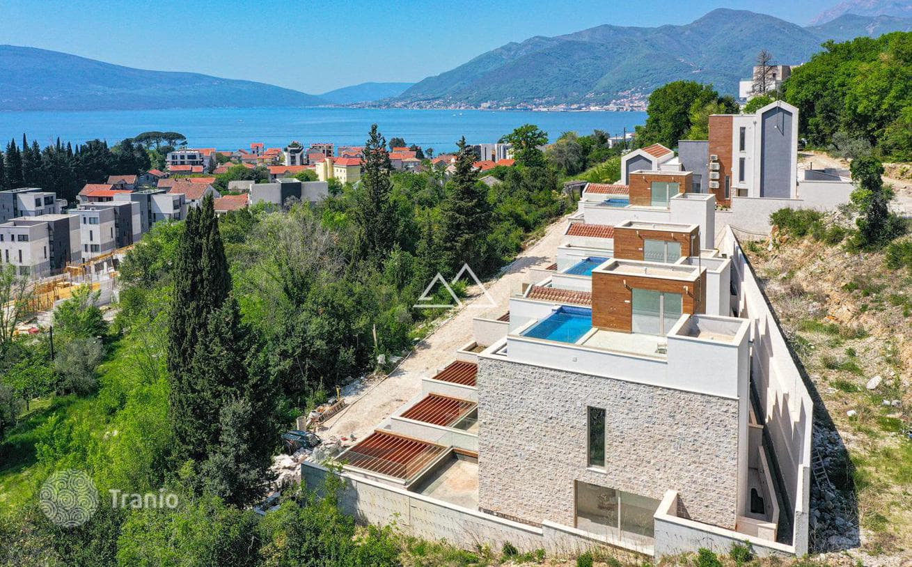 2-Bedroom Townhouse with Garage in Tivat, photo 4