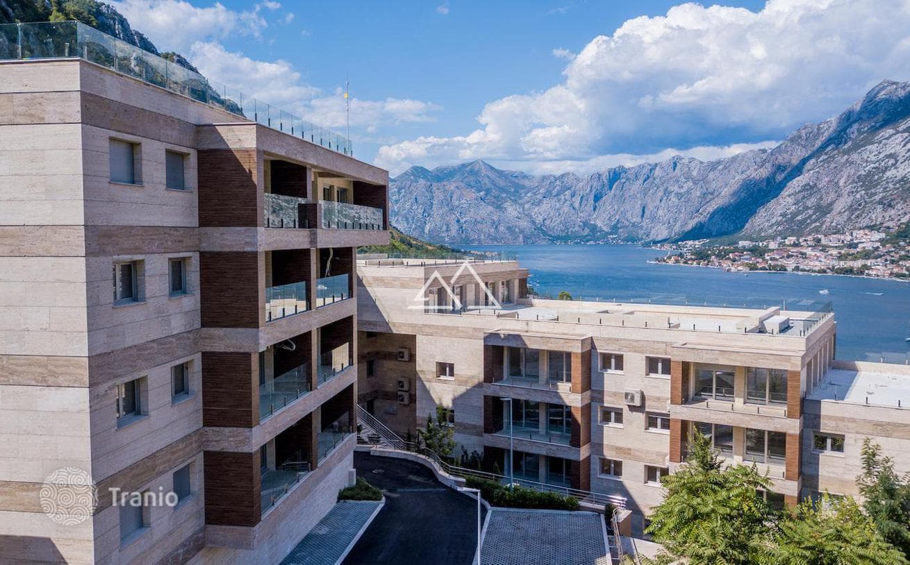 3-Bedroom Apartment with Bay View in Kotor, photo 4