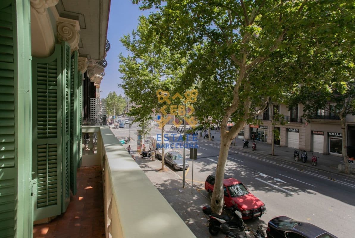 2-Bedroom Apartment in Eixample, Barcelona, photo 2