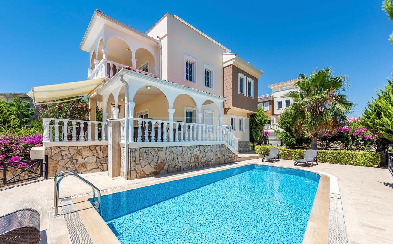 4-Bedroom Villa with Private Pool in Incekcum, Alanya