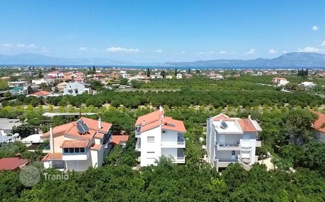 Светлая трёхуровневая вилла с видом на море на Пелопоннесе, Греция, фото 4