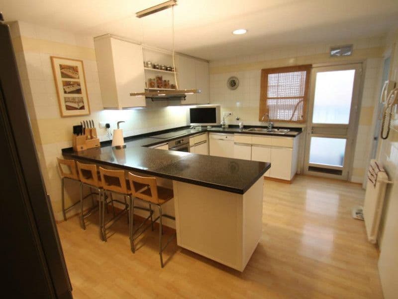 Квартира в Барселоне, Испания, 200 м²