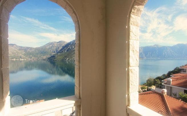3-Bedroom Beachfront Apartment with Sea and Mountain Views in Kostanjica, Herceg Novi