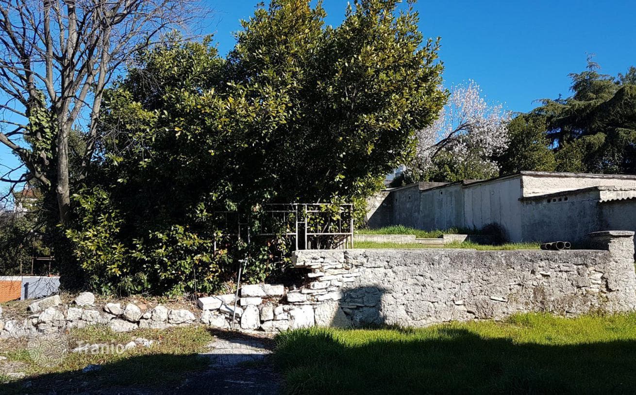 House with Two Apartments and Large Garden in Pula, photo 4