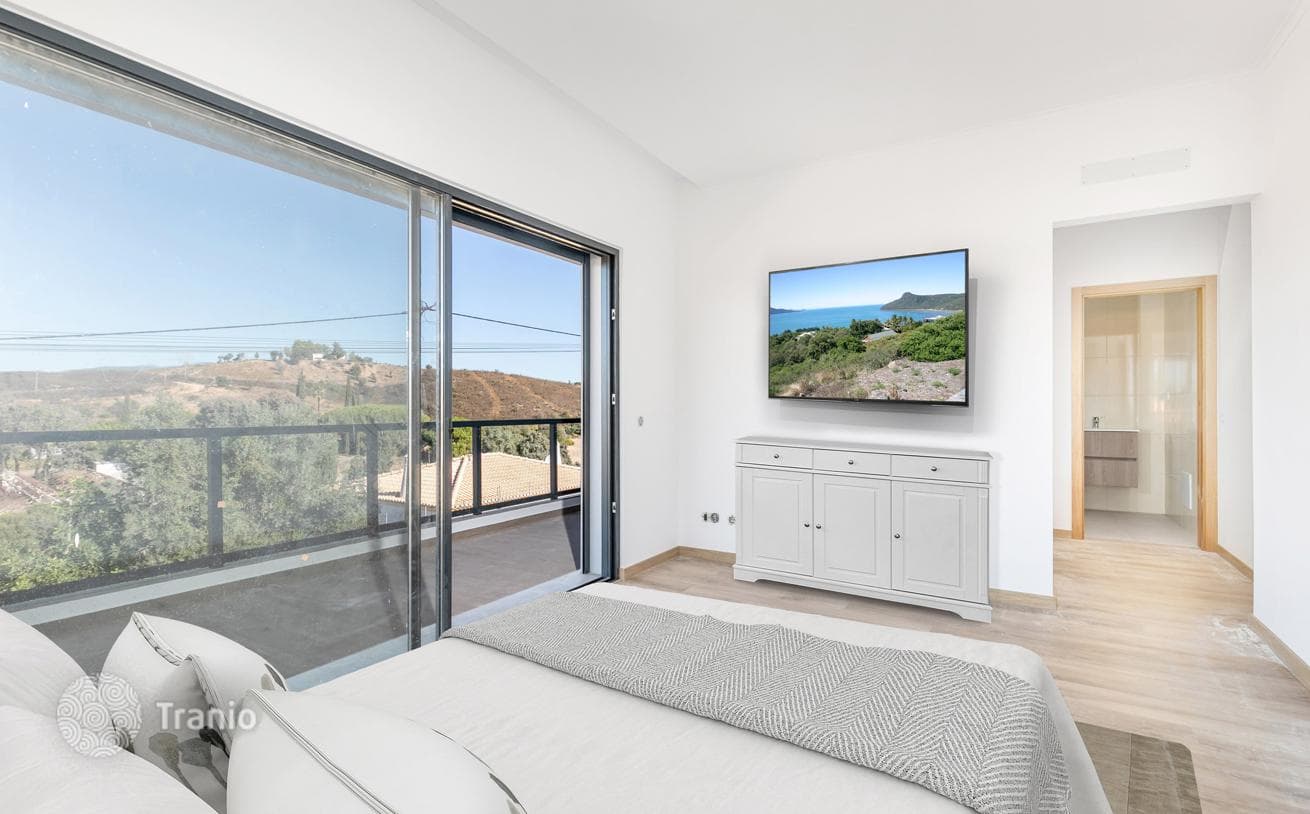 3-Bedroom Villa in Portimao, Portugal, photo 3