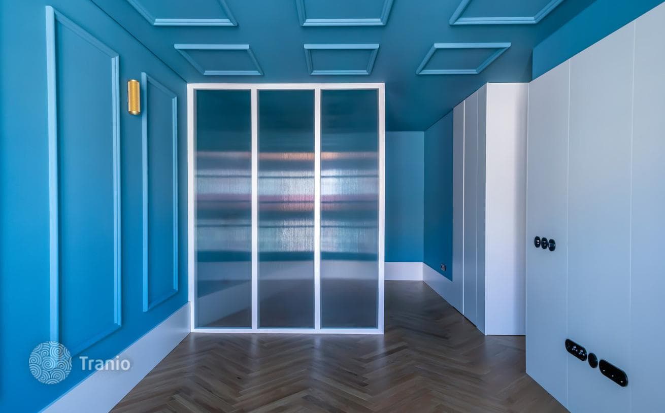 Apartment with Square View in Historic Building, Porto, photo 3