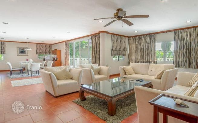 3-Bedroom House with Canal, Golf Course and Hill Views in a Prestigious Complex