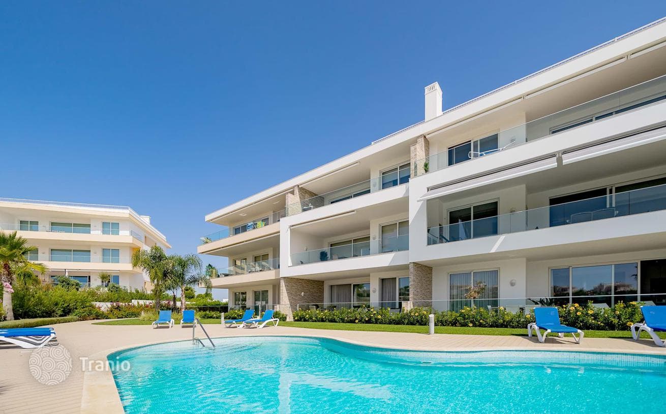 2-Bedroom Apartment with Roof Terrace and Sea View in Lagos, Algarve