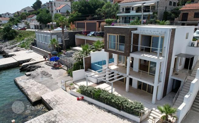 4-Bedroom Villa with Private Pool and Spa in Tivat, Montenegro, photo 4