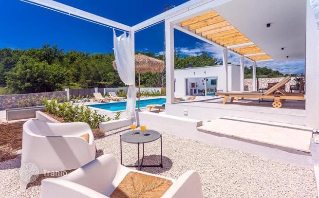 3-Bedroom Villa in Omis, Dalmatia, photo 5
