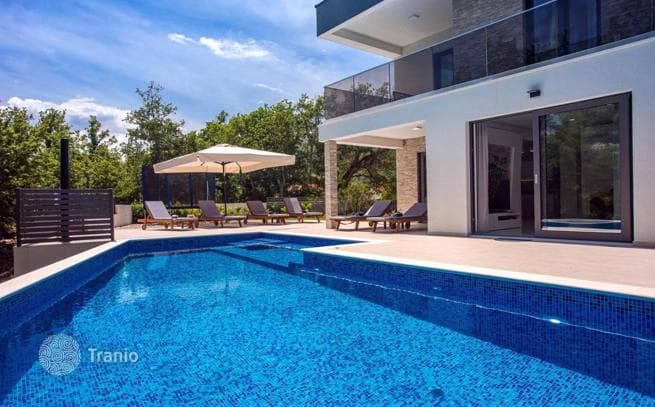 3-Bedroom Villa in Omis, Dalmatia, photo 3