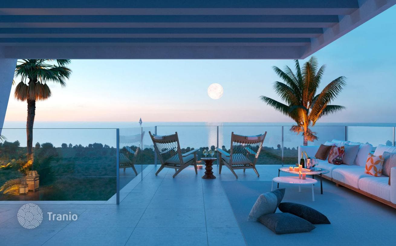 2-Bedroom Villa with Gardens and Terraces in Marbella, photo 3