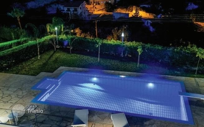 5-Bedroom Villa with 4,200 m² Plot in Agios Tichon