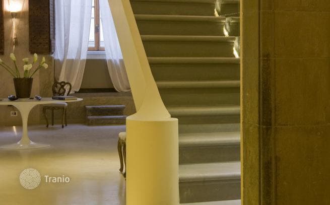 3-Bedroom Apartment in Historic Palazzo in Florence City Center, photo 4