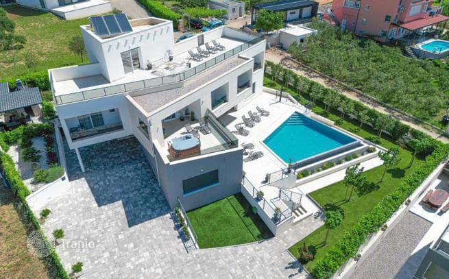 4-Bedroom Villa in Split, Dalmatia, photo 3