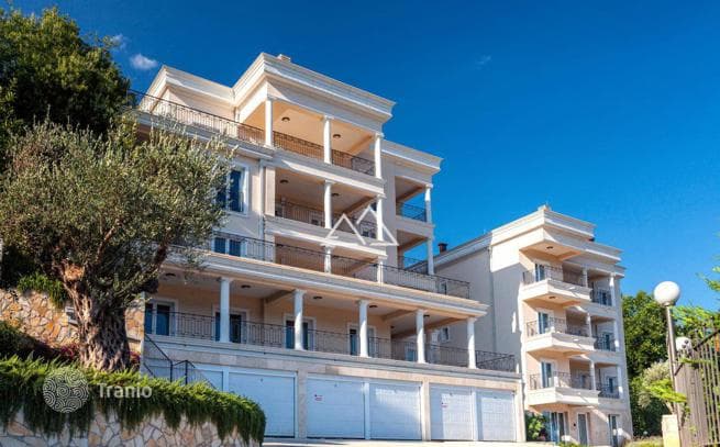 3-Bedroom Apartment with Sea View in Dobrota, Herceg Novi, photo 5
