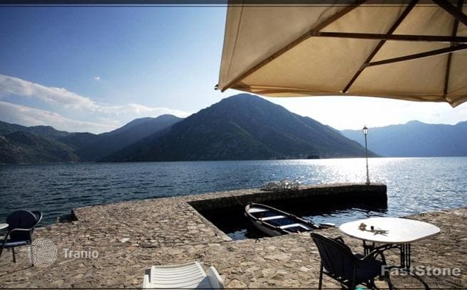 2-Bedroom Apartment with Sea View in Kostanjica, Herceg Novi