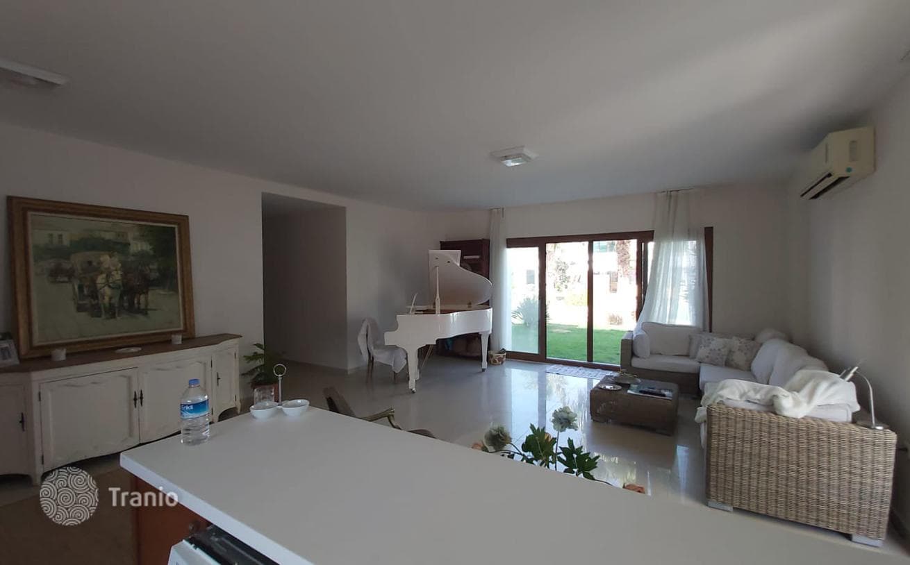 Beachfront Apartment with Shared Pools in Bodrum, photo 2