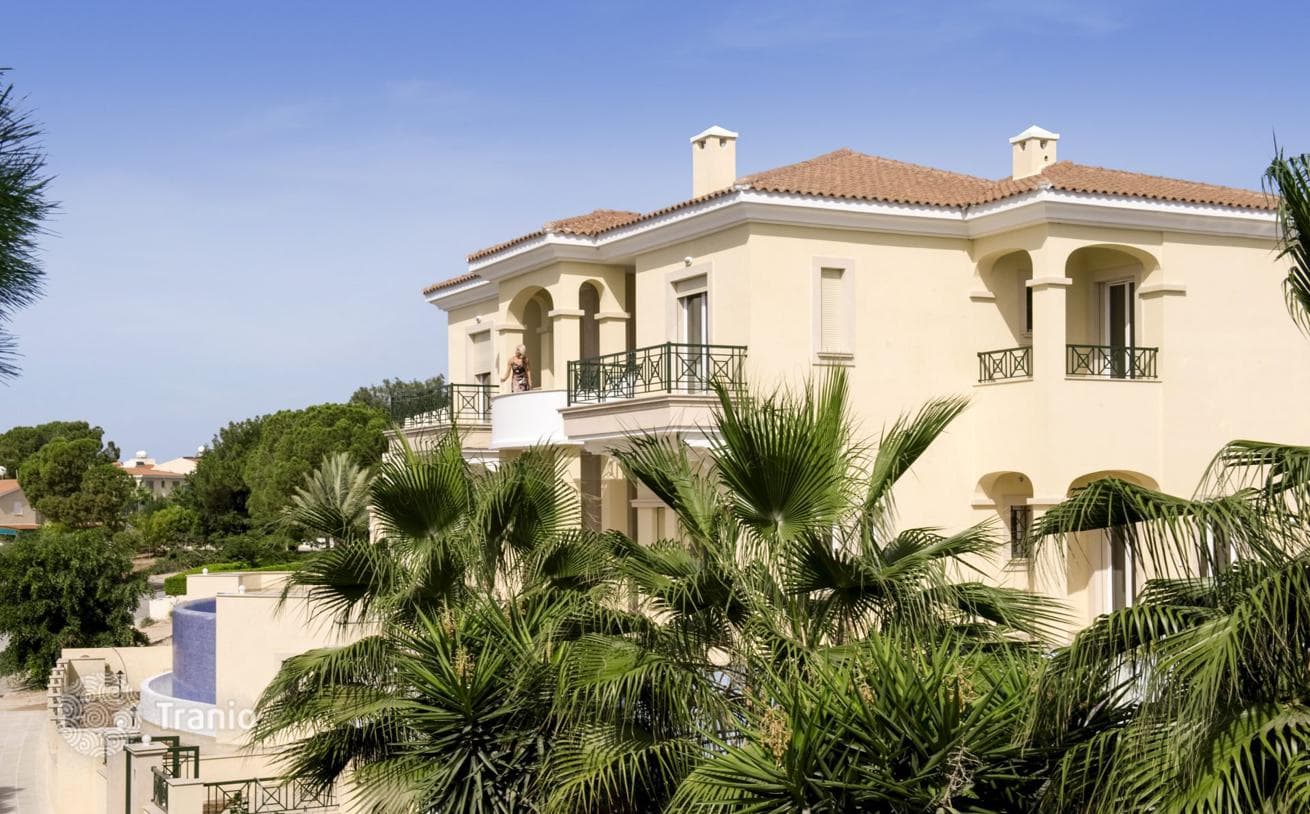 5-Bedroom Villa with Private Pool in Coral Bay, Cyprus, photo 2