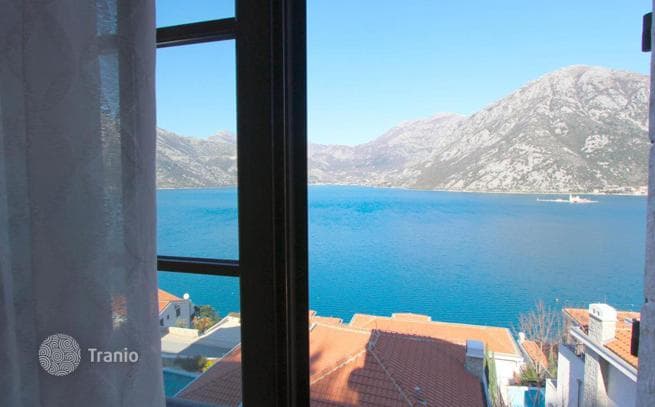 3-Bedroom Beachfront Apartment with Sea and Mountain Views in Kostanjica, Herceg Novi, photo 2
