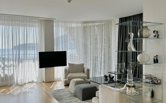 2-Bedroom Luxury Apartment with Sea View and Jacuzzi on Terrace in Budva, photo 2