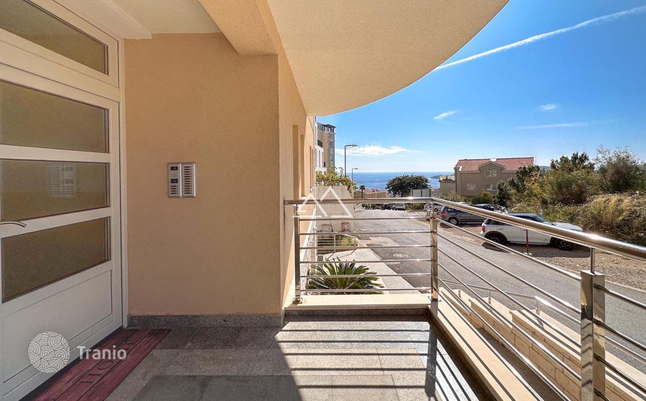 2-Bedroom Apartment with Sea View in Becici, photo 3