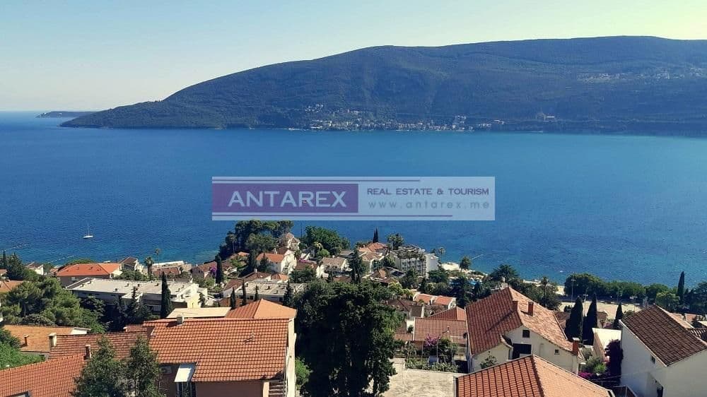 Апартаменты в Херцег-Нови, Черногория, 61 м²