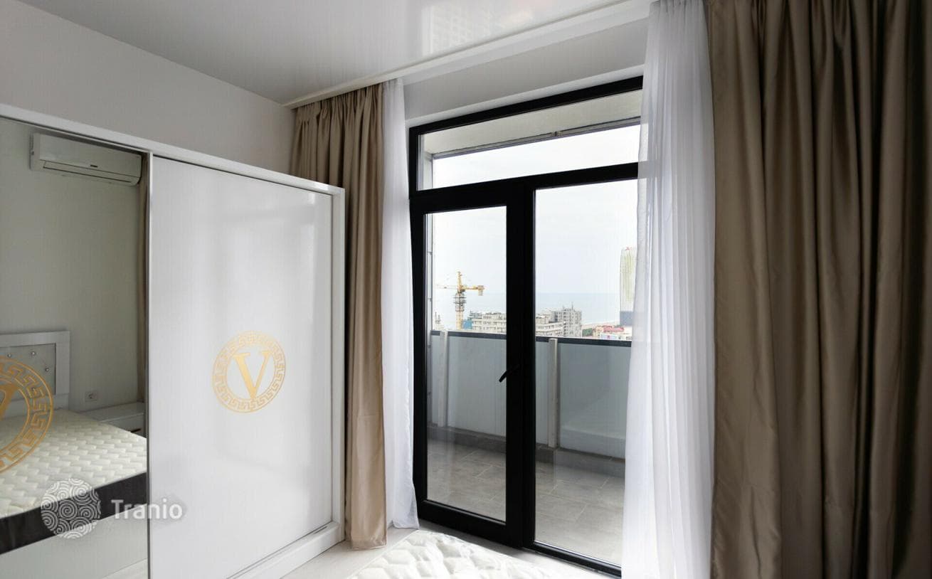 Studio with Sea, Mountain and City Views in Batumi, photo 5