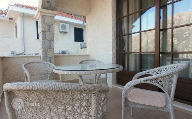 3-Bedroom Beachfront Apartment with Sea and Mountain Views in Kostanjica, Herceg Novi, photo 5