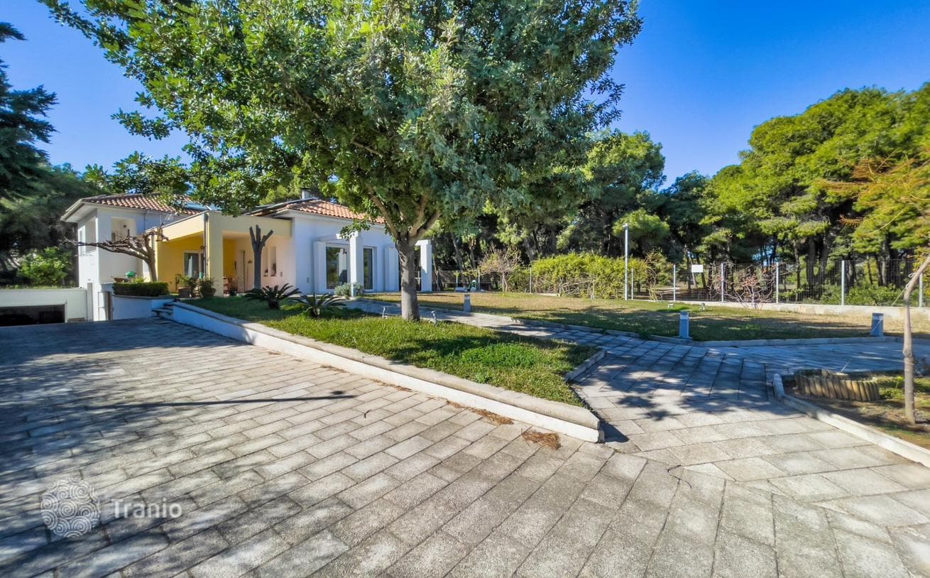 Beachfront Villa with Sea View in Loutraki, Peloponnese