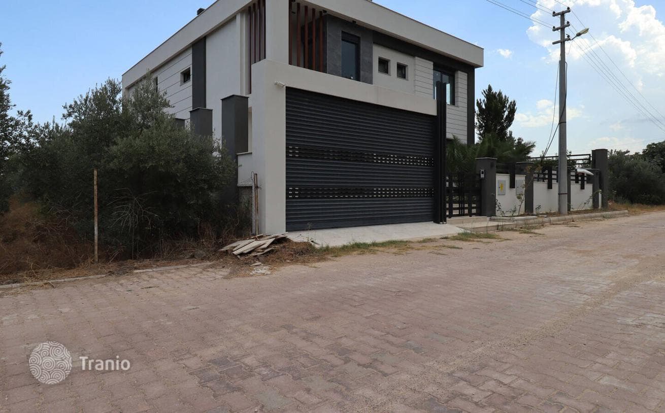 4-Bedroom Villa with Private Pool in Dosemealti, Antalya