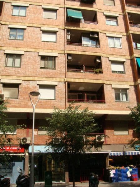 Квартира в Барселоне, Испания, 65 м²