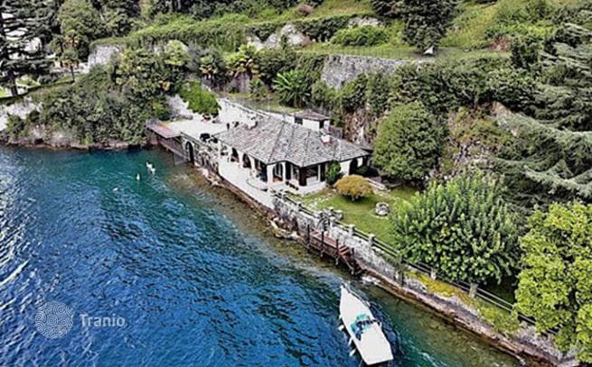 Waterfront Villa with Private Dock and Pool on Lake Como, Lombardy, photo 2