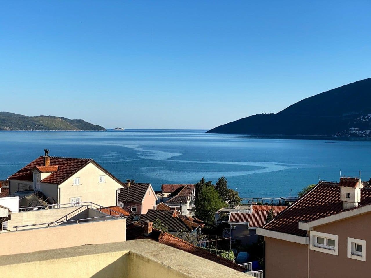 Квартира в Херцег-Нови, Черногория, 95 м², фото 2