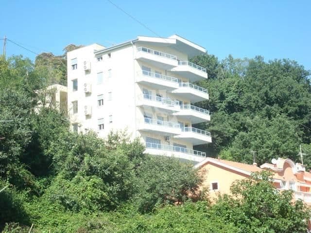 Квартира в Херцег-Нови, Черногория, 136 м²