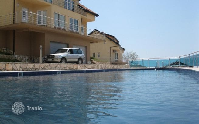 2-Bedroom Apartment with Garage in Herceg Novi