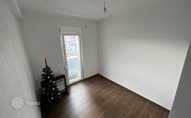 2-Bedroom Furnished Apartment with Balcony in Dobrota, photo 5