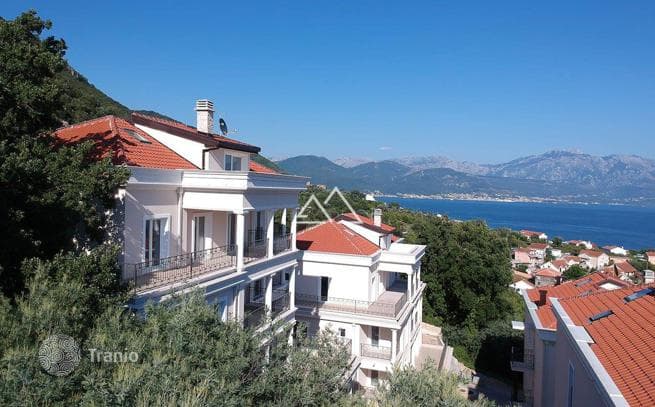 3-Bedroom Apartment with Sea View in Dobrota, Herceg Novi, photo 3