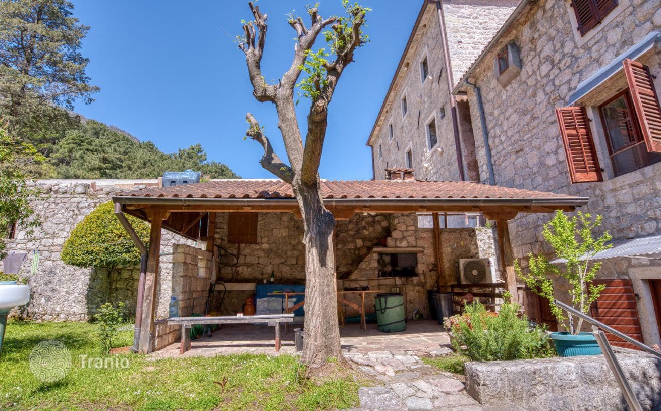 4-Bedroom Stone House Beachfront in Perchane, Kotor, photo 4