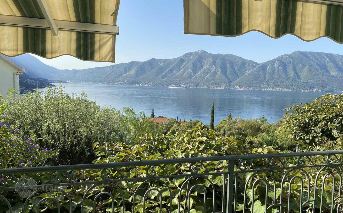 1-Bedroom Apartment with Sea and Mountain Views in Orahovac, Kotor, photo 2
