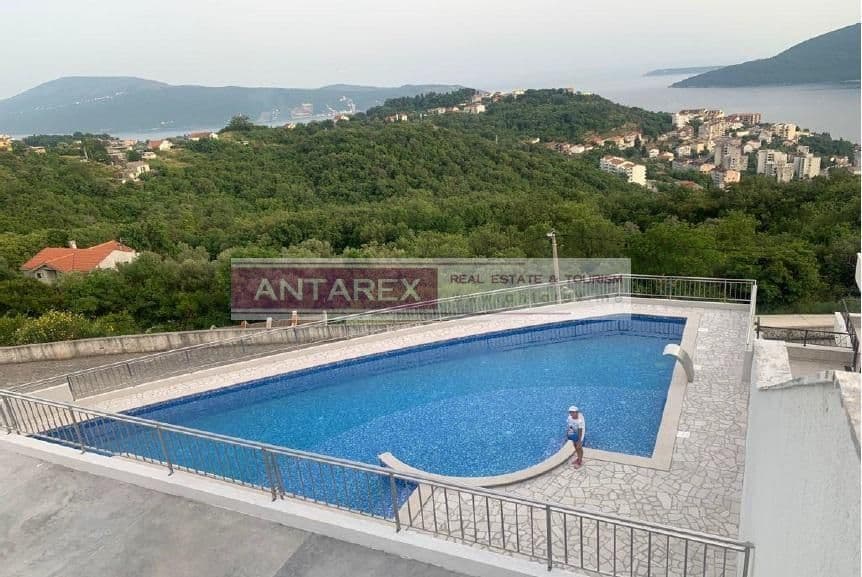 Апартаменты в Херцег-Нови, Черногория, 164.4 м²